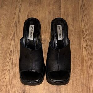 Steve Madden Black platform sandal/heels